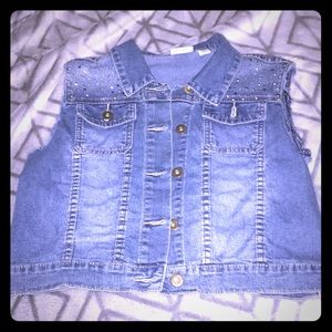 Kids jean vest with little gems for flare ✨✨